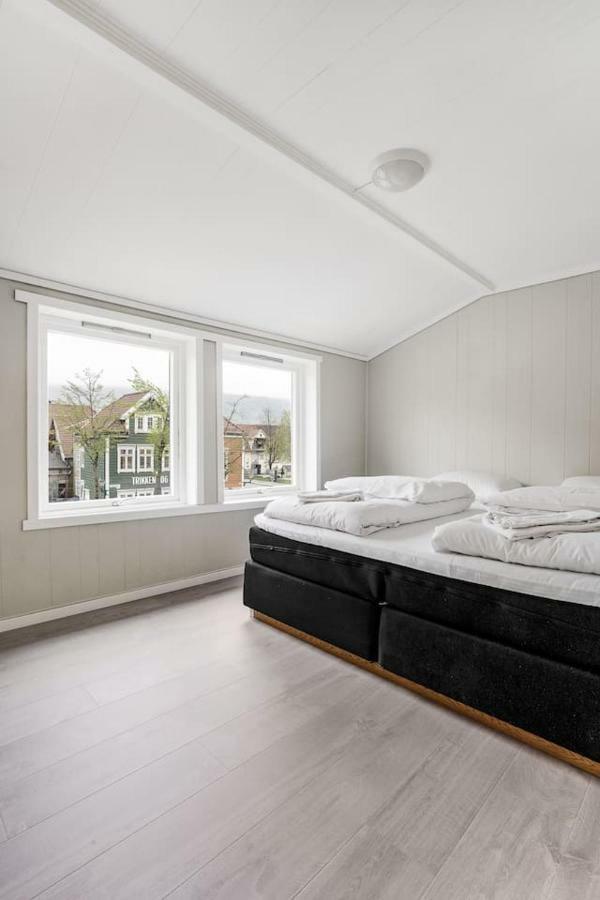 Amazing, Central House With Big Private Balcony Bergen Luaran gambar